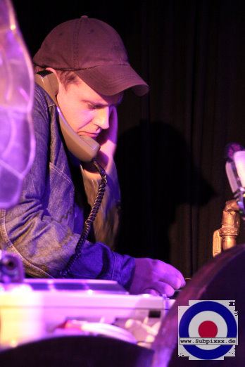DJ Shakin Casi (D)